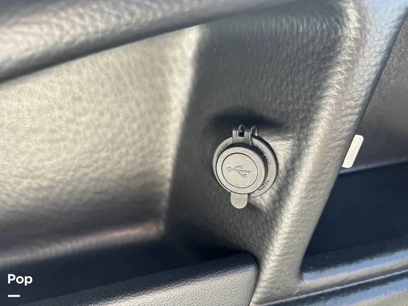 Slide: The Image of Crownline Boats E255 2022 - 14789409