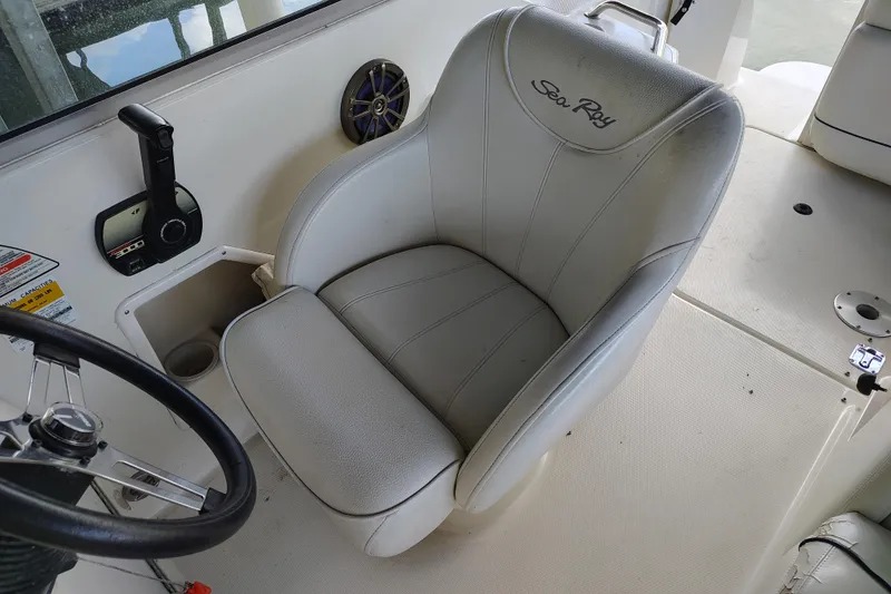 Slide: The Image of Sea Ray 240 Sundancer 2000 - 15