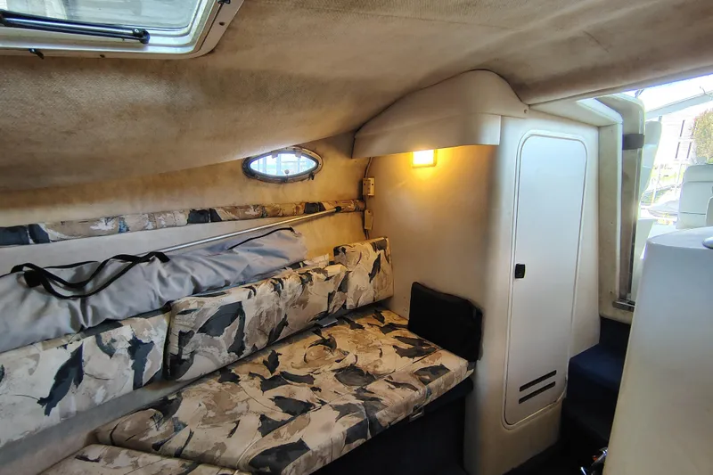 Slide: The Image of Sea Ray 240 Sundancer 2000 - 19