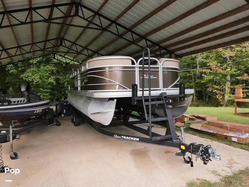 The Image of Sun Tracker Party Barge 22 DLX 2020 - 14663215