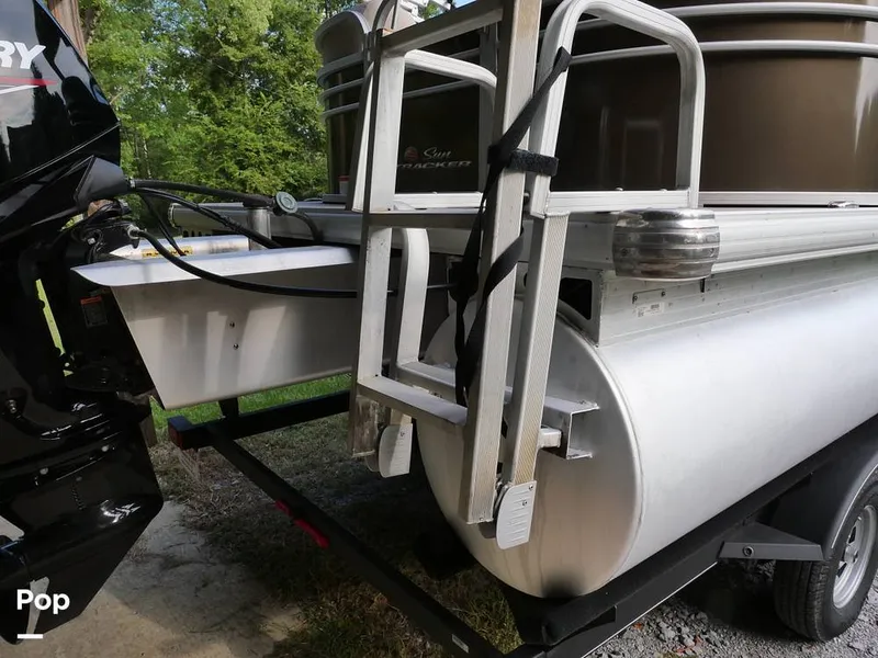 Slide: The Image of Sun Tracker Party Barge 22 DLX 2020 - 14663228