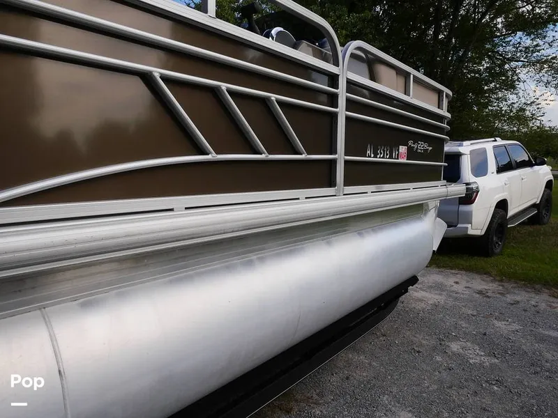 Slide: The Image of Sun Tracker Party Barge 22 DLX 2020 - 14663229