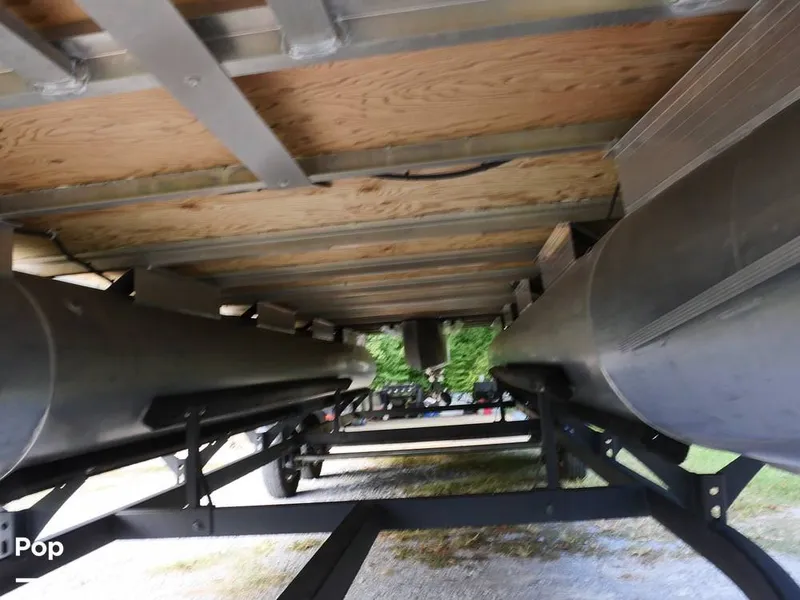 Slide: The Image of Sun Tracker Party Barge 22 DLX 2020 - 14663233