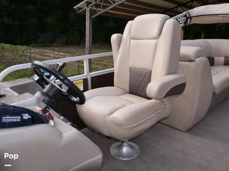 Slide: The Image of Sun Tracker Party Barge 22 DLX 2020 - 14663256