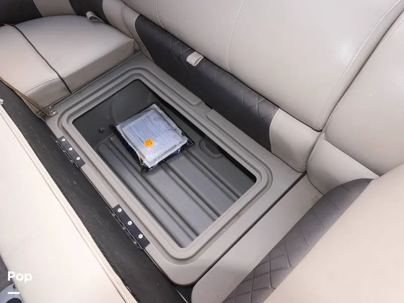 Slide: The Image of Sun Tracker Party Barge 22 DLX 2020 - 14663241