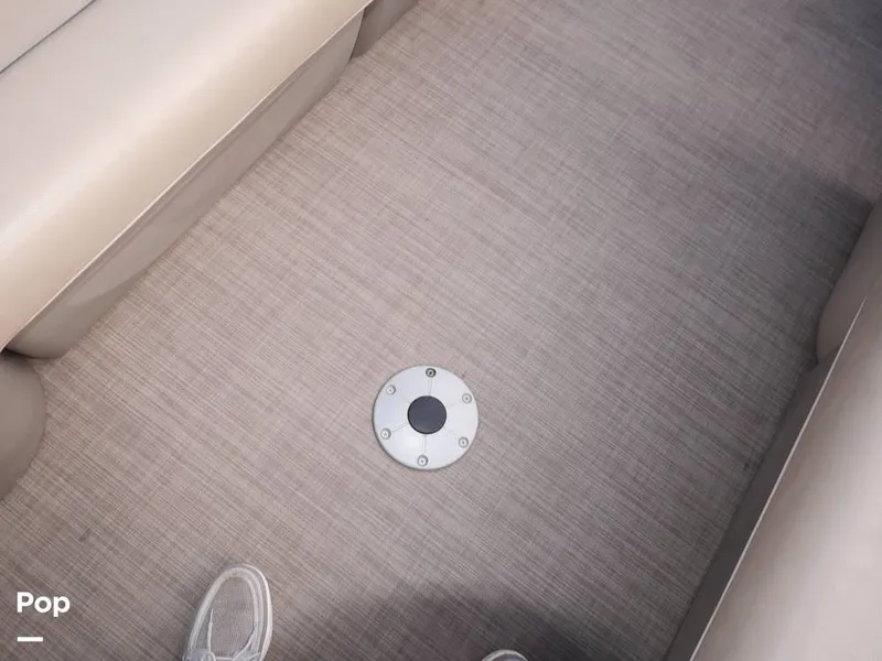 Slide: The Image of Sun Tracker Party Barge 22 DLX 2020 - 14663244