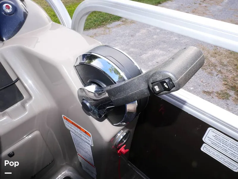 Slide: The Image of Sun Tracker Party Barge 22 DLX 2020 - 14663253