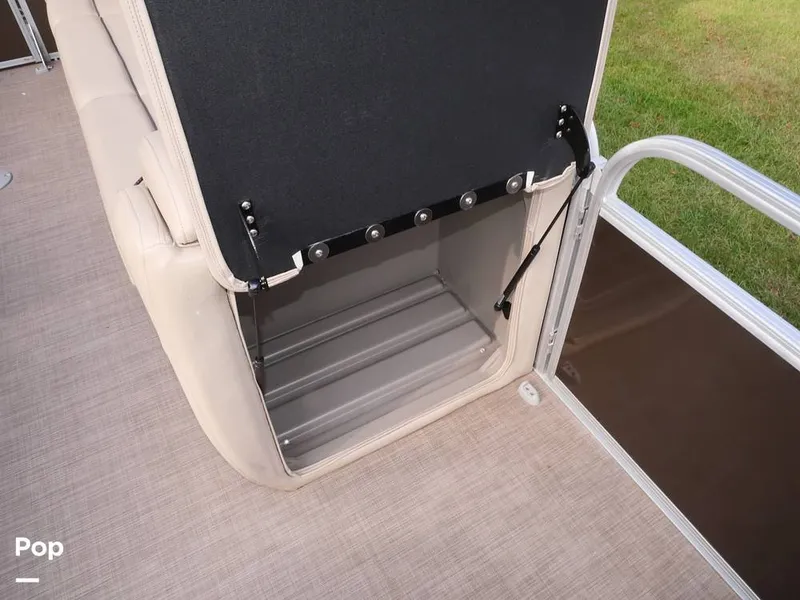 Slide: The Image of Sun Tracker Party Barge 22 DLX 2020 - 14663255