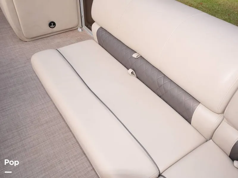 Slide: The Image of Sun Tracker Party Barge 22 DLX 2020 - 14663261