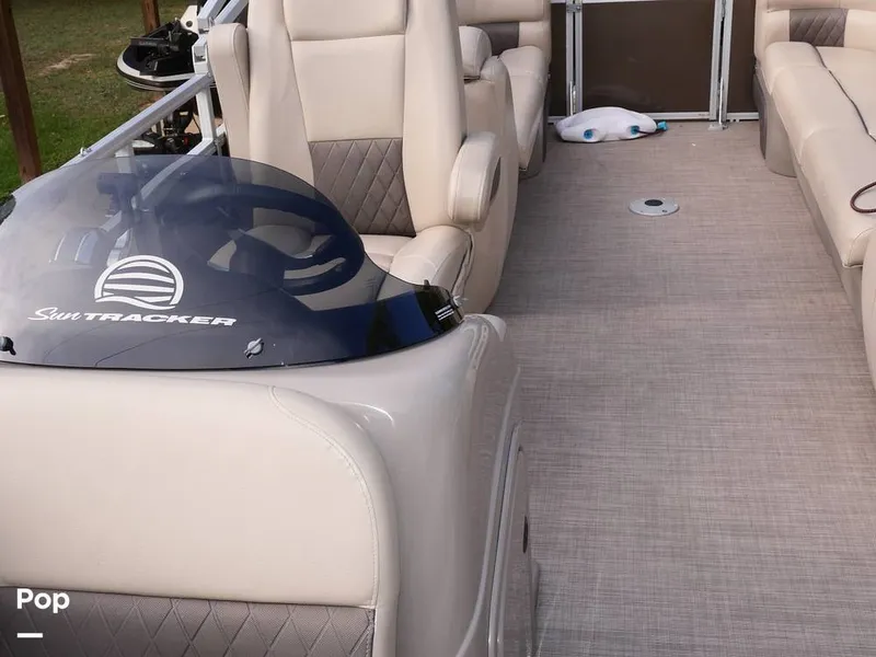 Slide: The Image of Sun Tracker Party Barge 22 DLX 2020 - 14663262