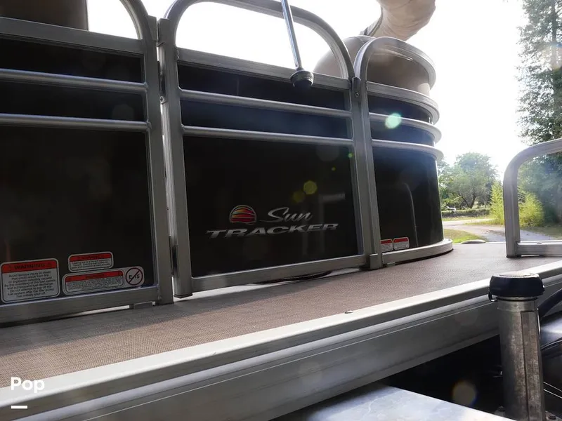 Slide: The Image of Sun Tracker Party Barge 22 DLX 2020 - 14663266