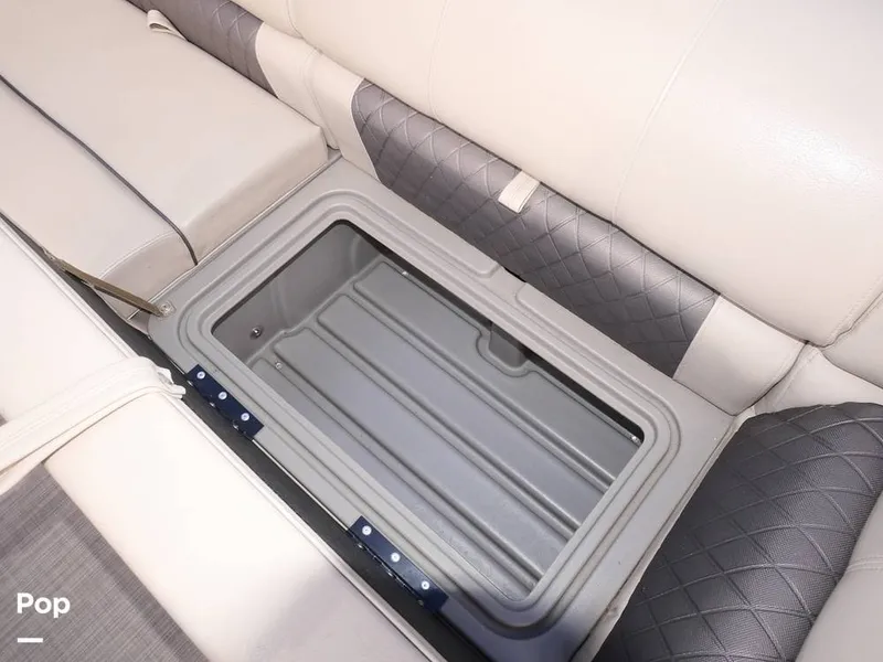 Slide: The Image of Sun Tracker Party Barge 22 DLX 2020 - 14663238