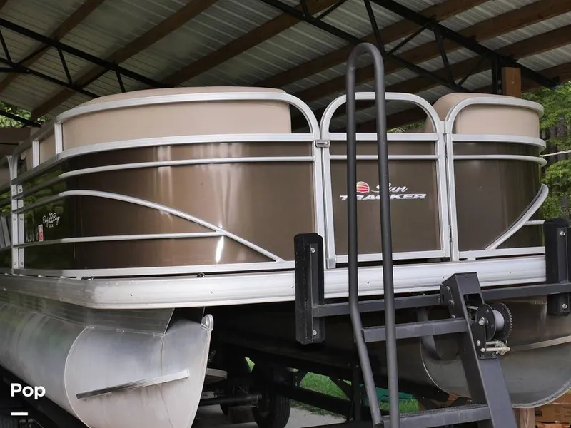 Slide: The Image of Sun Tracker Party Barge 22 DLX 2020 - 14663216