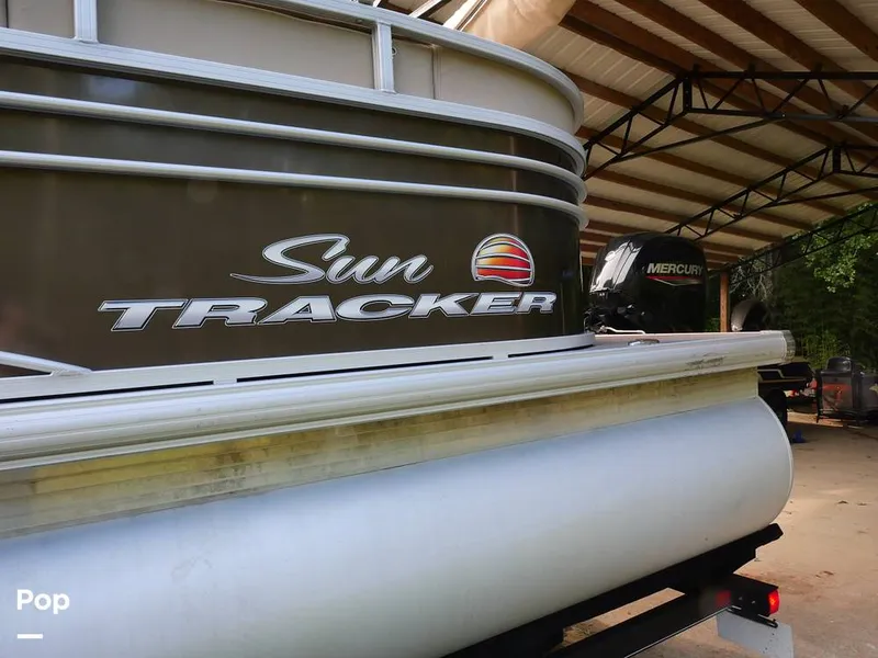 Slide: The Image of Sun Tracker Party Barge 22 DLX 2020 - 14663223