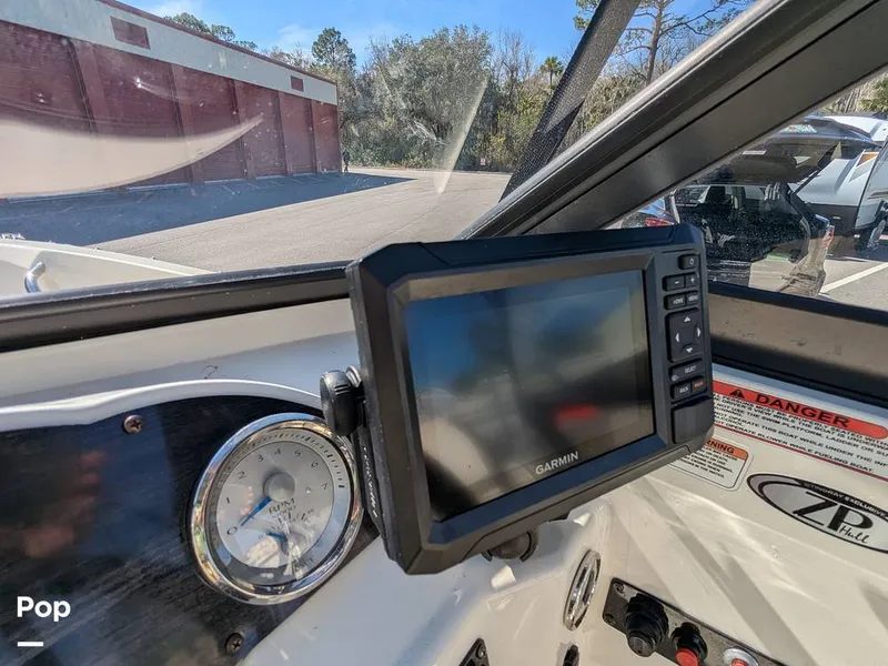 Slide: The Image of Garmin GPS - 15110099