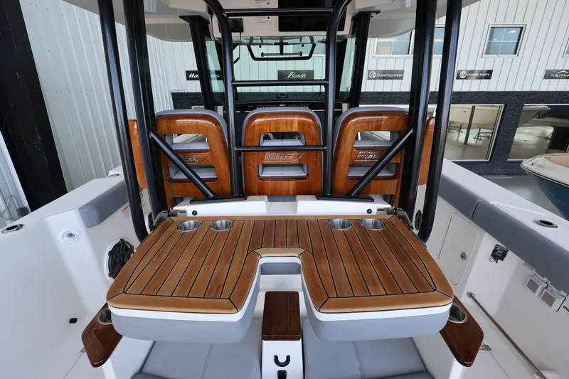 Slide: The Image of Boston Whaler 360 Outrage 2026 - 12