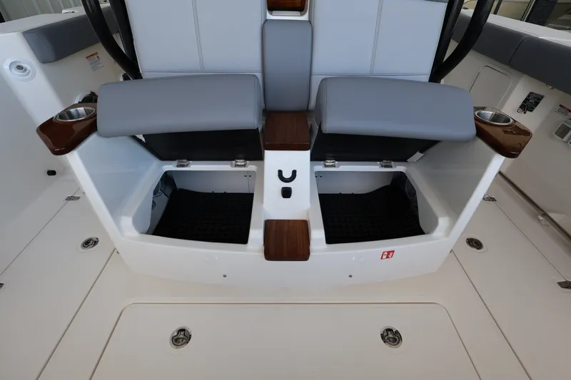 Slide: The Image of Boston Whaler 360 Outrage 2026 - 13