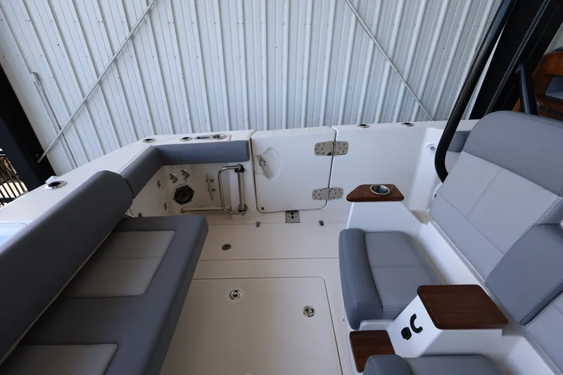 Slide: The Image of Boston Whaler 360 Outrage 2026 - 17