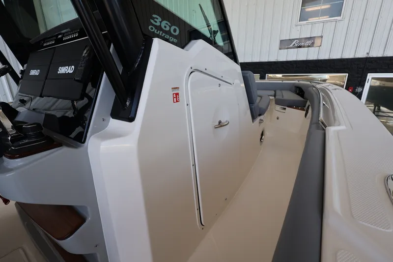 Slide: The Image of Boston Whaler 360 Outrage 2026 - 31