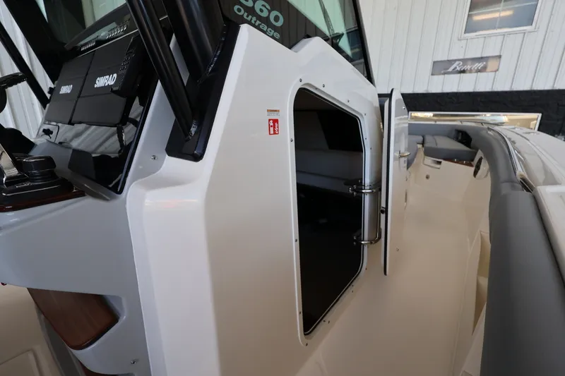 Slide: The Image of Boston Whaler 360 Outrage 2026 - 32