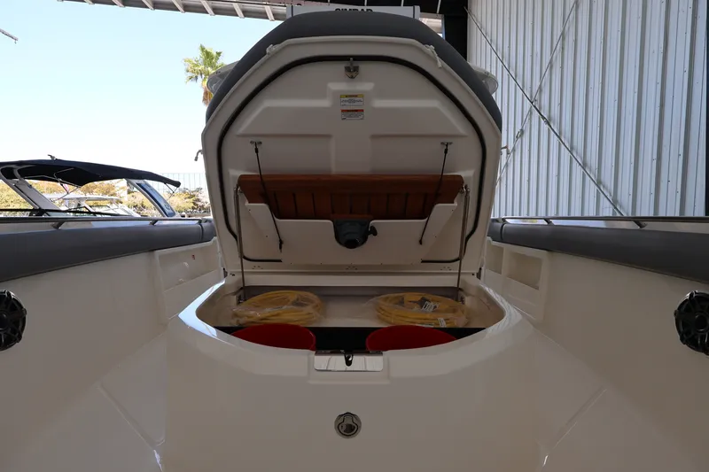 Slide: The Image of Boston Whaler 360 Outrage 2026 - 43
