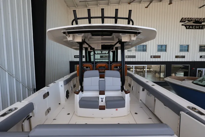 Slide: The Image of Boston Whaler 360 Outrage 2026 - 8