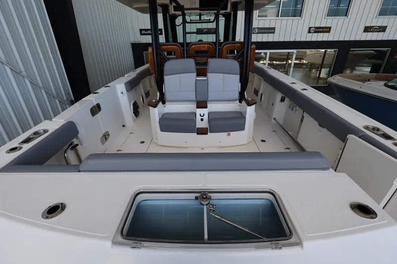Slide: The Image of Boston Whaler 360 Outrage 2026 - 9