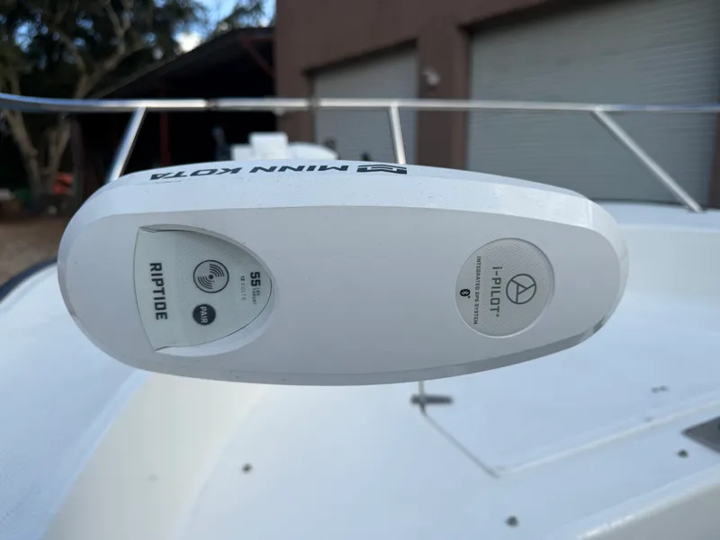 Slide: The Image of Boston Whaler 190 MONTAUAK 2015 - 10