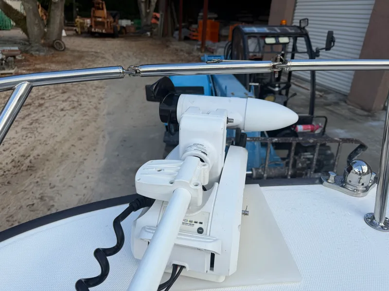 Slide: The Image of Boston Whaler 190 MONTAUAK 2015 - 11