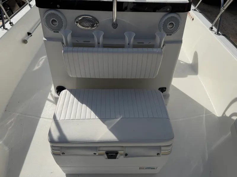 Slide: The Image of Boston Whaler 190 MONTAUAK 2015 - 15