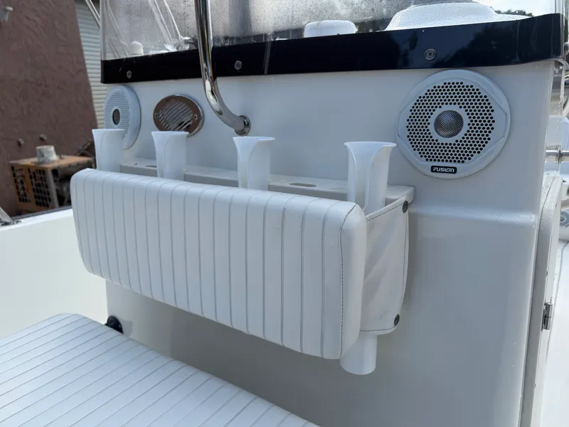 Slide: The Image of Boston Whaler 190 MONTAUAK 2015 - 17