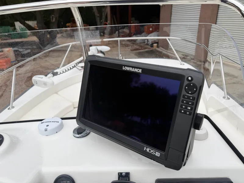 Slide: The Image of Boston Whaler 190 MONTAUAK 2015 - 19