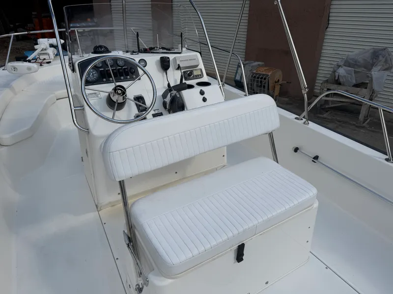 Slide: The Image of Boston Whaler 190 MONTAUAK 2015 - 24