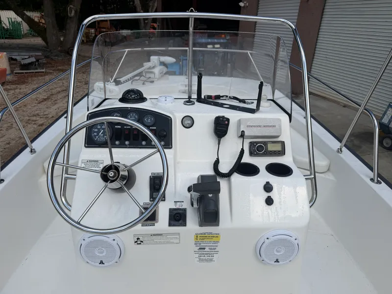 Slide: The Image of Boston Whaler 190 MONTAUAK 2015 - 25
