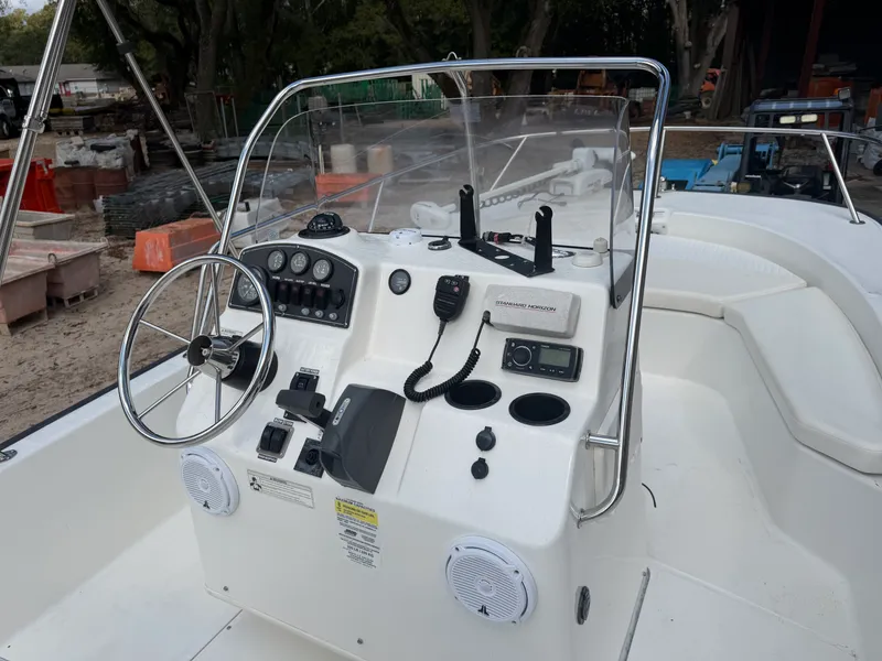 Slide: The Image of Boston Whaler 190 MONTAUAK 2015 - 26