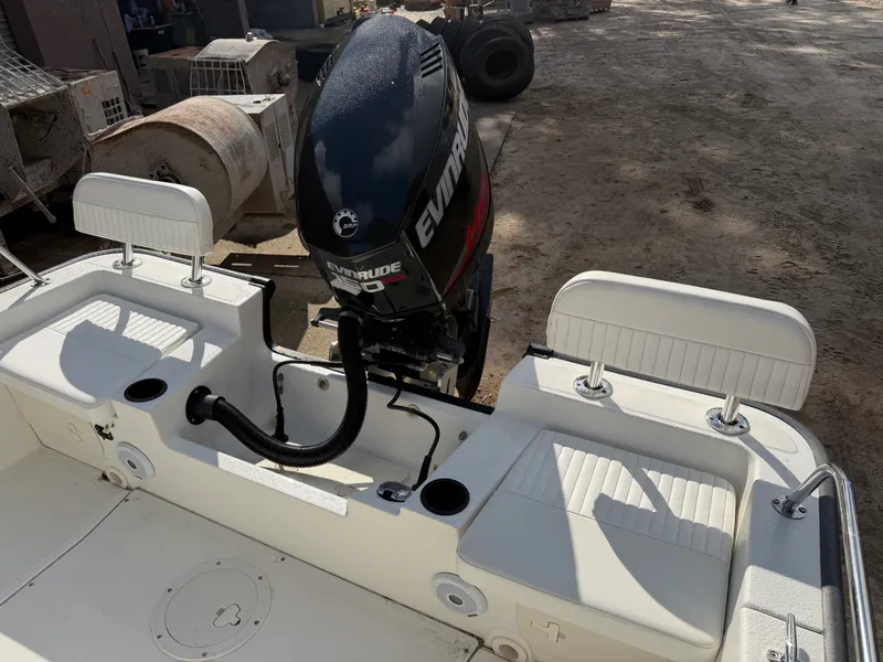 Slide: The Image of Boston Whaler 190 MONTAUAK 2015 - 32