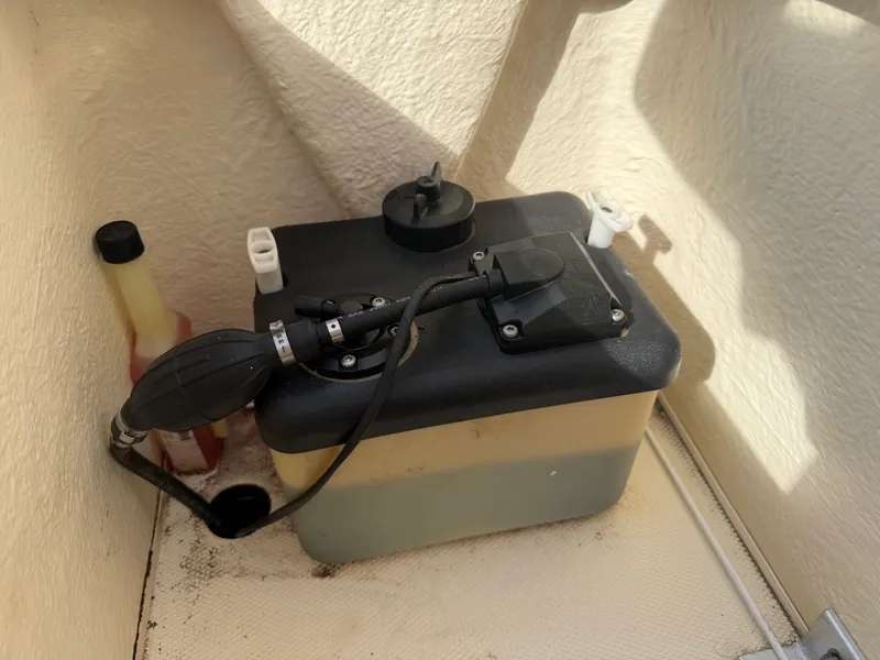 Slide: The Image of Boston Whaler 190 MONTAUAK 2015 - 35