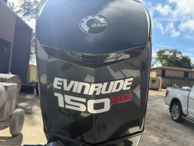 Slide: The Image of Boston Whaler 190 MONTAUAK 2015 - 36