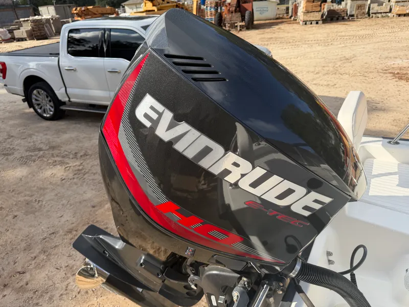 Slide: The Image of Boston Whaler 190 MONTAUAK 2015 - 37