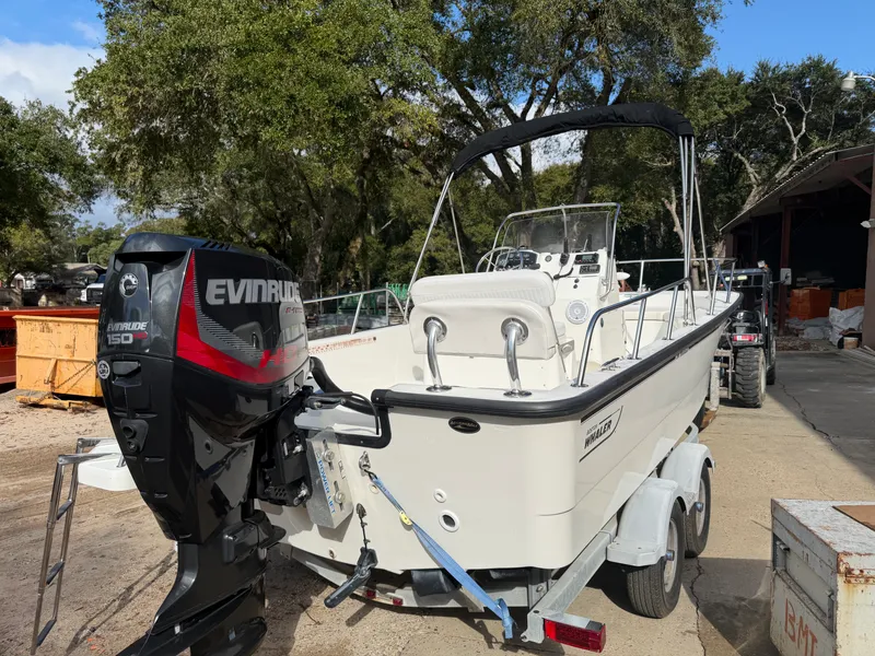 Slide: The Image of Boston Whaler 190 MONTAUAK 2015 - 4