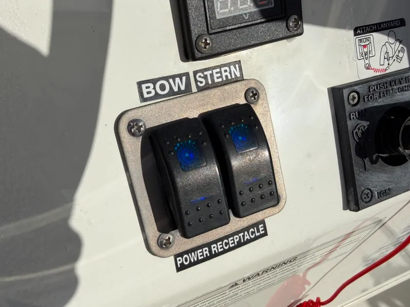 Slide: The Image of Boston Whaler 190 MONTAUAK 2015 - 40