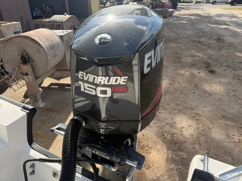 Slide: The Image of Boston Whaler 190 MONTAUAK 2015 - 41