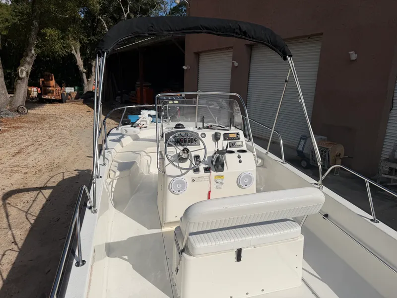 Slide: The Image of Boston Whaler 190 MONTAUAK 2015 - 44