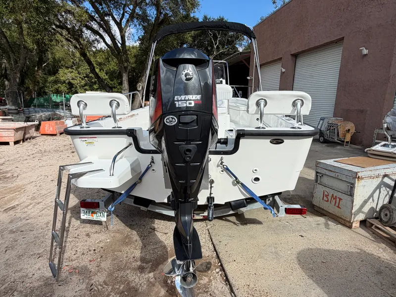 Slide: The Image of Boston Whaler 190 MONTAUAK 2015 - 5