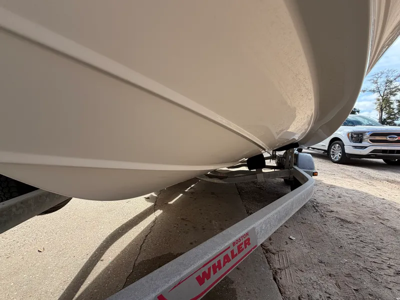 Slide: The Image of Boston Whaler 190 MONTAUAK 2015 - 50