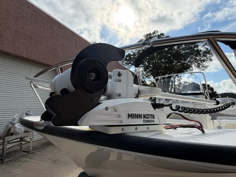 Slide: The Image of Boston Whaler 190 MONTAUAK 2015 - 57