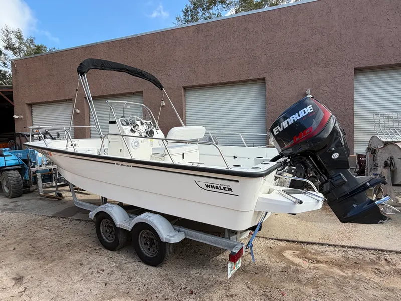 Slide: The Image of Boston Whaler 190 MONTAUAK 2015 - 62
