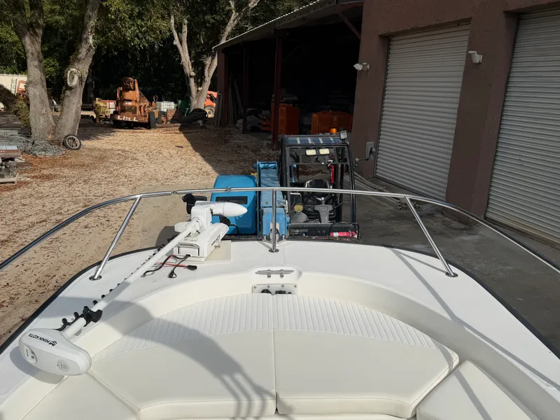 Slide: The Image of Boston Whaler 190 MONTAUAK 2015 - 8