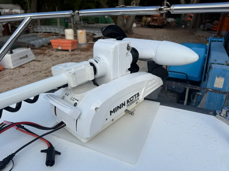 Slide: The Image of Boston Whaler 190 MONTAUAK 2015 - 9