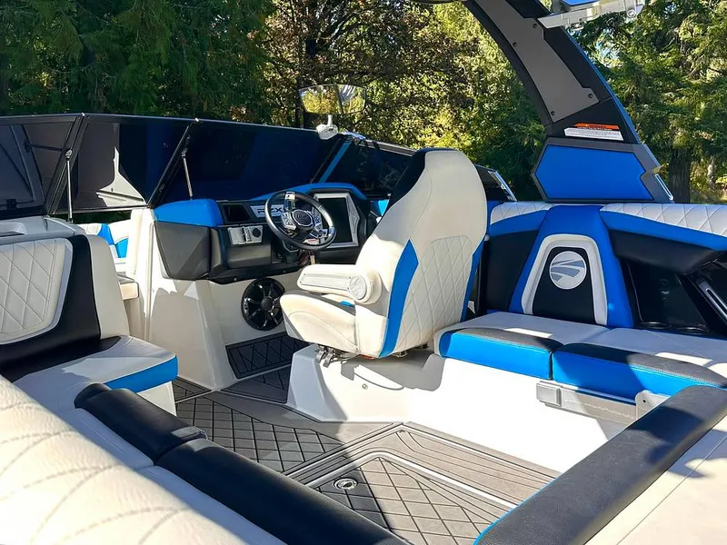 Slide: The Image of Tige RZX2 2018 - 14745856